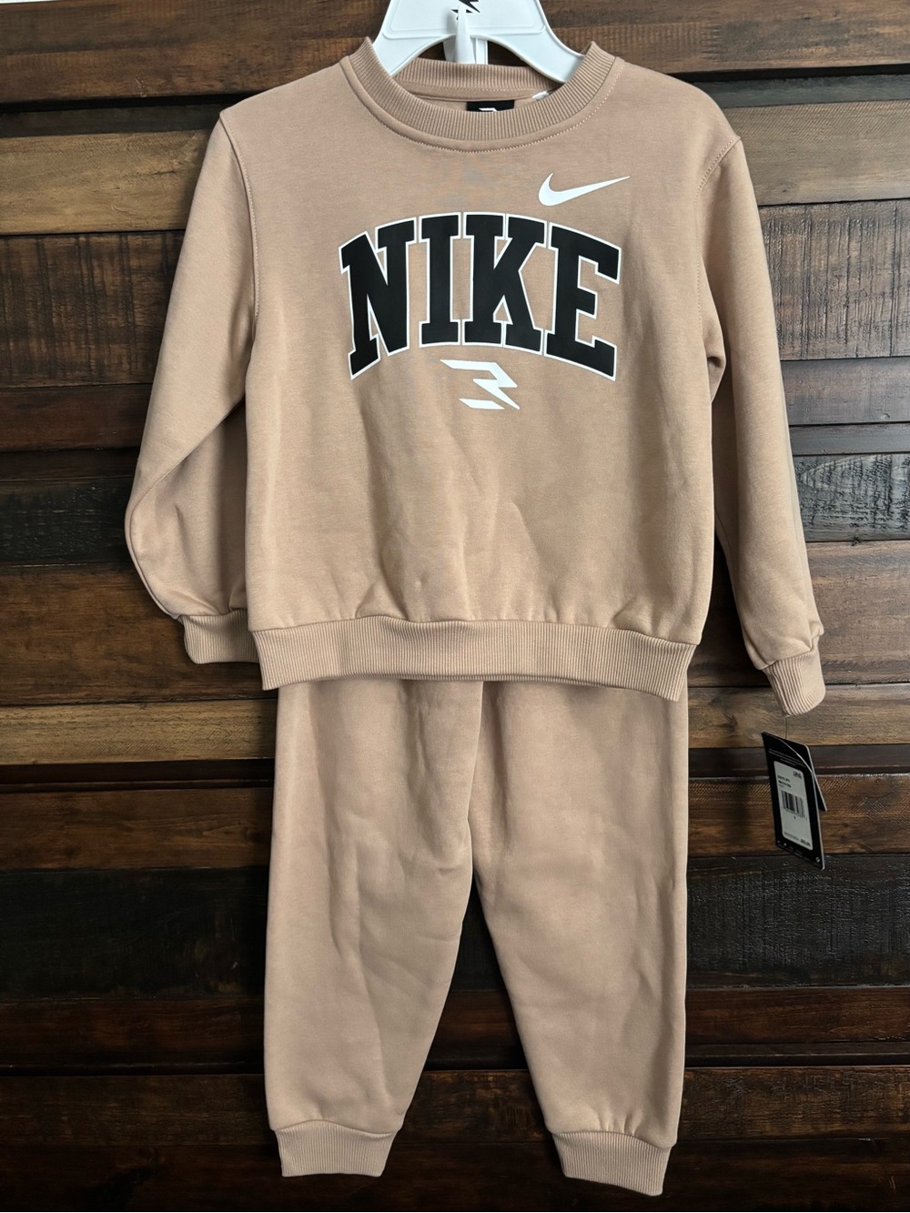 ✨NWT Nike Boys Tan Sweatshirt and Jogger Set with Black Logo✨